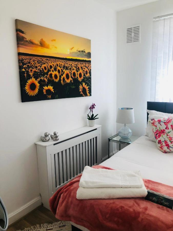 Super Location 2, 1Min Metro 10 Min From Camden Apartment Londra Exterior foto